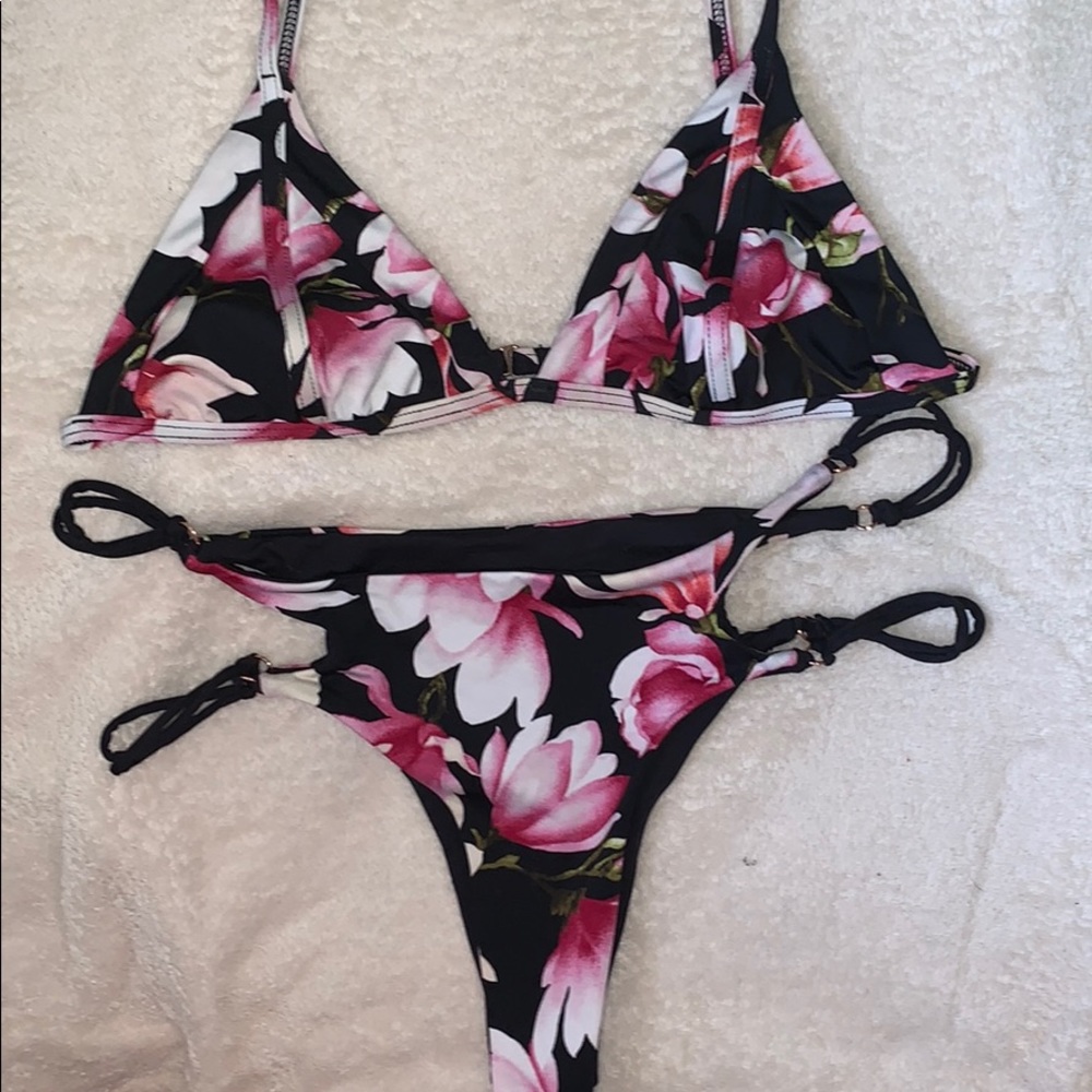 Frankie’s Bikini Set size: Medium